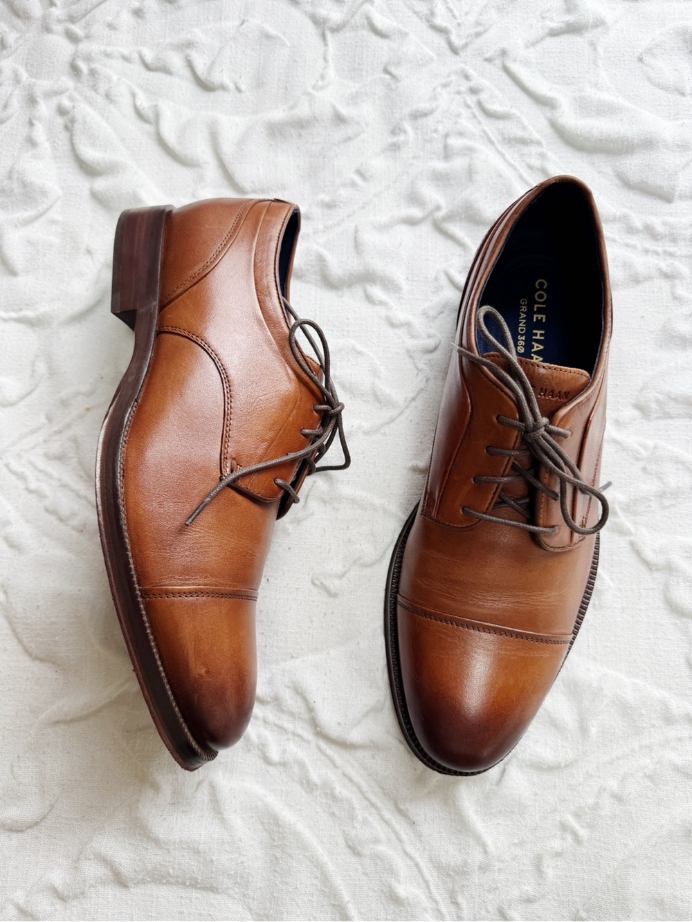 Cole Haan Mens Oxford Shoes
Size 9